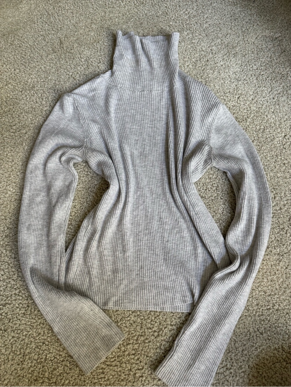 Brandy Melville Light Gray Ribbed Turtleneck sweatshirt long sleeve